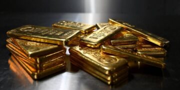 تراجع أسعار الذهب في الإمارات مع توقعات رفع الفائدة الأمريكية بوتيرة أسرع