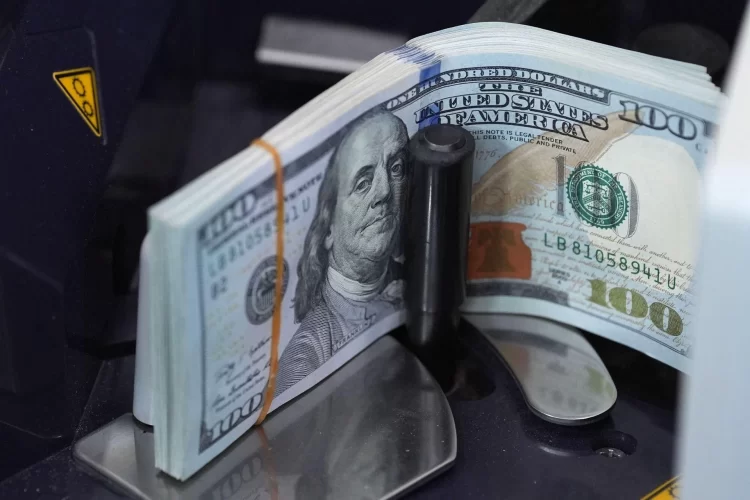 تراجع الدولار الأمريكي مع تفاؤل بشأن الوضع في الشرق الأوسط تراجع الدولار الأمريكي مع تفاؤل بشأن الوضع في الشرق الأوسط