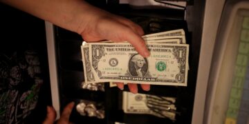 تراجع القدرة الشرائية للمستهلكين يؤثر على السوق