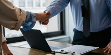 تقارير العمالة تحدد قدرة المستهلكين على دعم الاقتصاد
