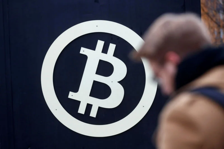 توقعات بضغوط مستمرة على بيع بيتكوين من MicroStrategy وارتفاع أسهم الذكاء الاصطناعي في وول ستريت