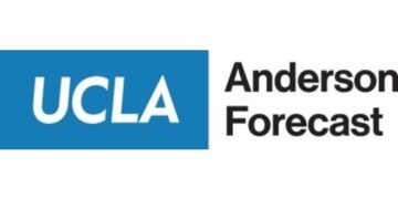 توقعات جامعة UCLA: صدمة النفط تحل محل الرسوم كخطر رئيسي على الاقتصاد الأمريكي