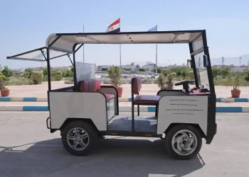 جامعة السويس تطور سيارة شمسية كهربائية هجينة بمدى 100 كلم