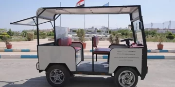 جامعة السويس تطور سيارة شمسية كهربائية هجينة بمدى 100 كلم