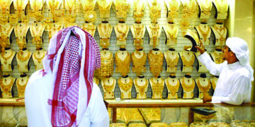 خبير اقتصادي أمريكي يربط قرار شراء الذهب بتوقعات الاقتصاد في قطر