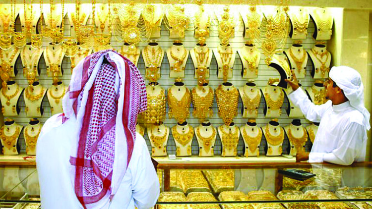 خبير اقتصادي أمريكي يربط قرار شراء الذهب بتوقعات الاقتصاد في قطر