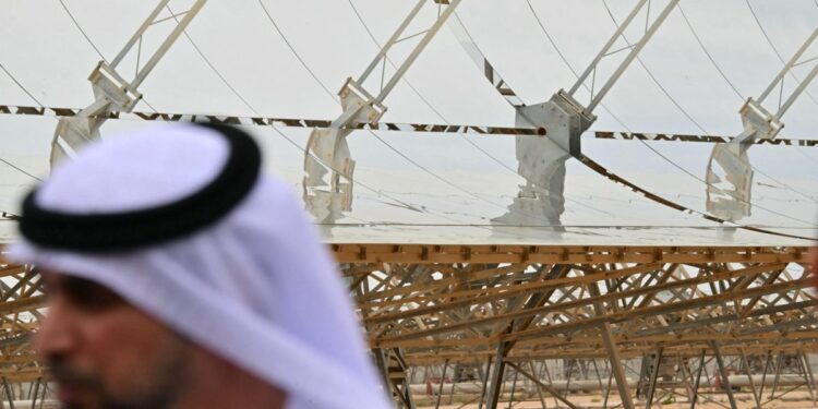 دول الخليج تستثمر مليارات في الطاقة المتجددة بسبب أزمة إيران دول الخليج تستثمر مليارات في الطاقة المتجددة بسبب أزمة إيران