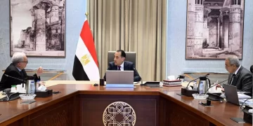 رئيس الوزراء يستعرض خطة إعادة هيكلة الكيانات الاقتصادية