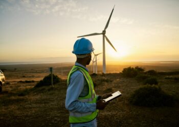 زيادة نشر الطاقة المتجددة تحقق 544 واط للفرد رغم تحديات 2030