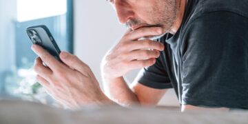 سحب مستثمري التجزئة أموالهم من عملات XRP وBitcoin