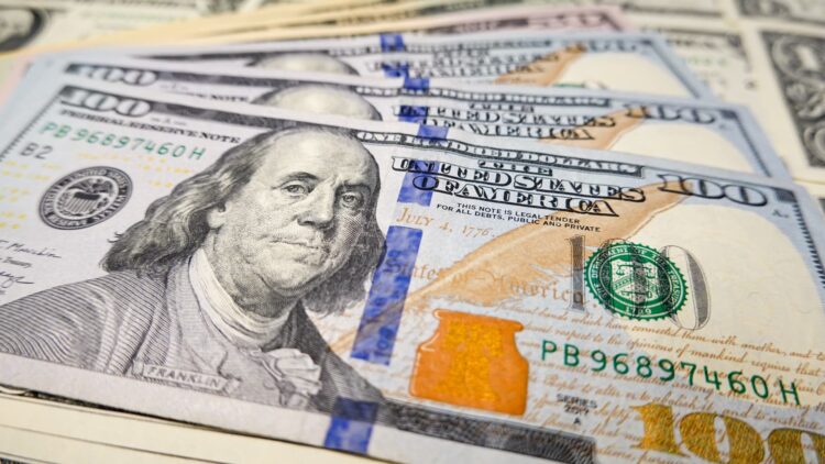 سعر الدولار يتراجع مع تفاؤل الشرق الأوسط على حساب أسعار الفائدة الأميركية سعر الدولار يتراجع مع تفاؤل الشرق الأوسط على حساب أسعار الفائدة الأميركية