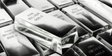 سعر الفضة العالمي ينخفض 2.45% إلى 56.33 دولار للأونصة اليوم