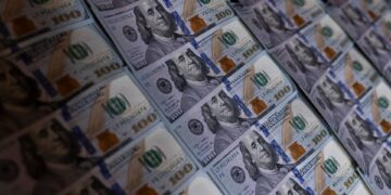صعود الدولار مع تباين أسواق الحديث عن السلام في الشرق الأوسط
