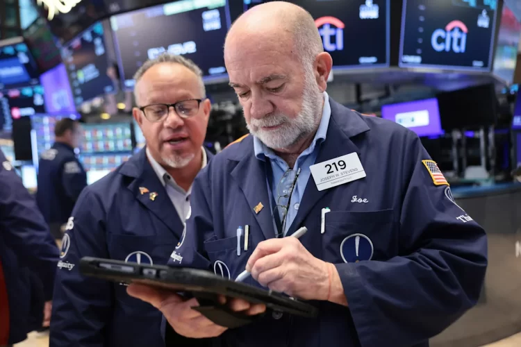 عقود ناسداك تنخفض 2.6% وS&P 500 تهبط 1.2% وسط بيع أسهم شرائح الذاكرة عقود ناسداك تنخفض 2.6% وS&P 500 تهبط 1.2% وسط بيع أسهم شرائح الذاكرة