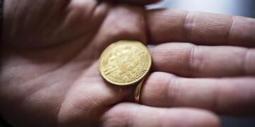 فتح بيتكوين مادي بقيمة 1.78 مليون دولار بعد 12 عاماً