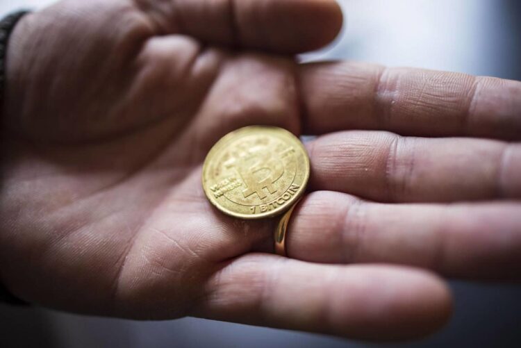 فتح بيتكوين مادي بقيمة 1.78 مليون دولار بعد 12 عاماً فتح بيتكوين مادي بقيمة 1.78 مليون دولار بعد 12 عاماً