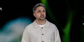قائد الذكاء الاصطناعي في مايكروسوفت يتوقع أتمتة الوظائف البيضاء