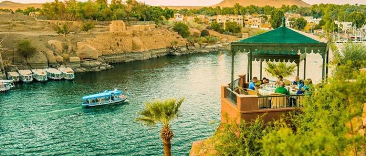 قفز إيرادات السياحة في مصر إلى 10.2 مليار دولار في النصف الأول من 2025/2026 قفز إيرادات السياحة في مصر إلى 10.2 مليار دولار في النصف الأول من 2025/2026