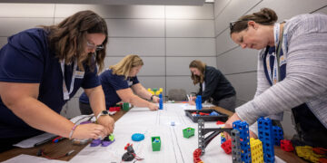 قمّة STEM في أوكلاهوما سيتي تحتضنها ديفون إنرجي ومؤسسة كالفين ريبكن الأب
