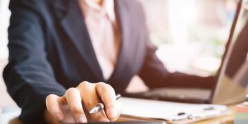 كيف تؤثر وسائل التواصل الاجتماعي على بحثك عن عمل