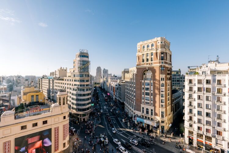لماذا تنمو اقتصاد إسبانيا ثلاثة أضعاف منطقة اليورو؟ لماذا تنمو اقتصاد إسبانيا ثلاثة أضعاف منطقة اليورو؟