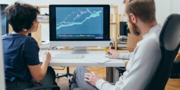 مؤشر S&P 500 يحقق عوائد سنوية مركبة 15.5% وسط هيمنة شركات التكنولوجيا الأميركية