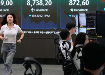 مؤشر S&P 500 يرتفع 0.5% رغم تراجع أسهم الذكاء الاصطناعي في وول ستريت