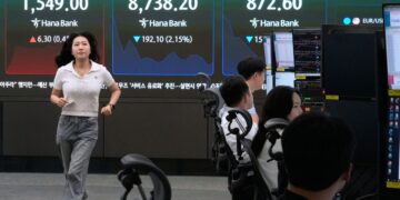 مؤشر S&P 500 يرتفع 0.5% رغم تراجع أسهم الذكاء الاصطناعي في وول ستريت