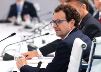 مؤشر ناسداك يغلق على ارتفاع 0.8 نقطة وسط ترقب تطورات الذكاء الاصطناعي