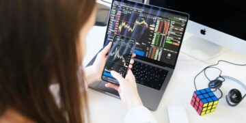 ما قد يحدث إذا انخفض سعر البيتكوين دون 60,000 دولار