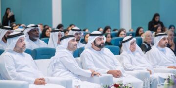 محمد بن حمد الشرقي يؤكد أهمية تطوير قدرات طلبة الفجيرة في التعليم