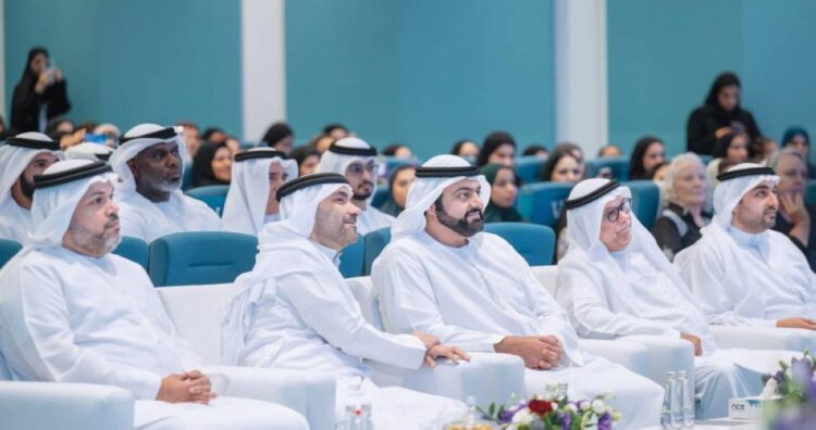 محمد بن حمد الشرقي يؤكد أهمية تطوير قدرات طلبة الفجيرة في التعليم