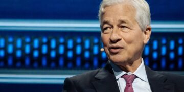 مدير JPMorgan: أوروبا تواجه "مشكلة حقيقية"