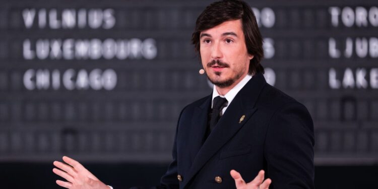 مذكرة تسريح Robinhood تركز على الأداء وتركيز المواهب