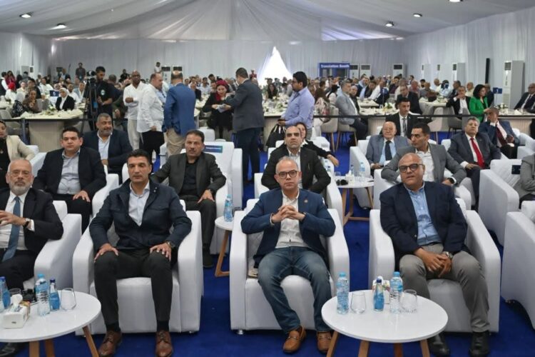 مصر تفتتح صومعتي تصدير جديدتين لمصنع تيتان وتعزز صادرات الأسمنت