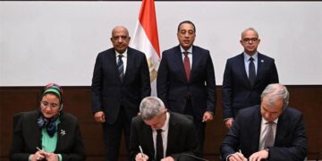 مصر توقع اتفاقيات بقيمة 420 مليون دولار مع AlcaZar Energy لمزرعة رياح بقدرة 580 ميغاوات