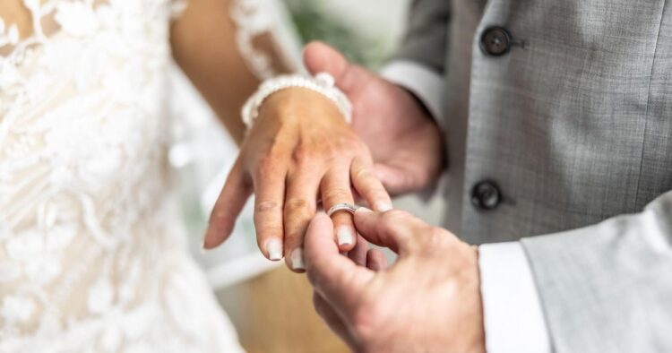 نصائح مالية مهمة قبل الزواج بين الشريكين