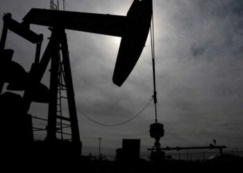 نقص المخاوف يضغط على أسعار النفط مع تراجع برنت إلى 79.26 دولار