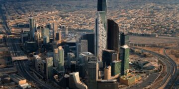 نمو الاقتصاد غير النفطي يدفع الناتج المحلي السعودي إلى 1.31 تريليون دولار