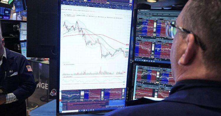 هبوط الأسهم مع تراجع شركات التكنولوجيا الكبرى وزيادة توقعات رفع الفائدة هبوط الأسهم مع تراجع شركات التكنولوجيا الكبرى وزيادة توقعات رفع الفائدة
