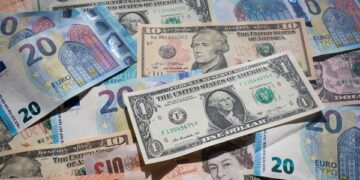 هدوء في أسعار الدولار واليورو أمام الجنيه المصري اليوم السبت
