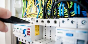 هل ما زال الوقت مناسباً للاستثمار في T1 Energy بعد ارتفاعه؟