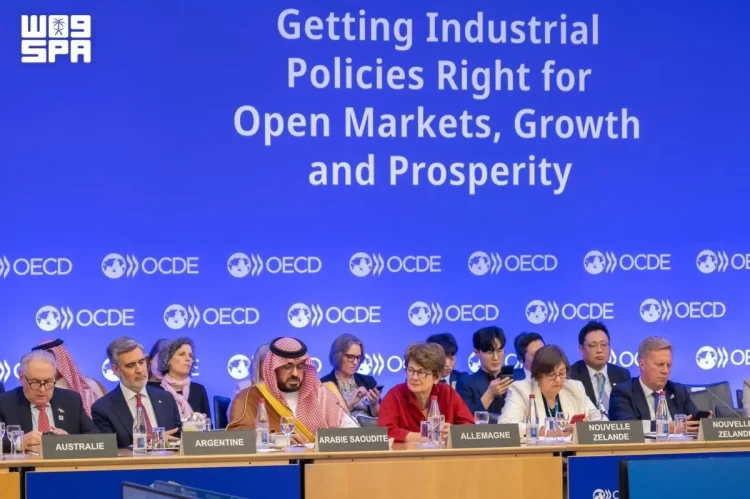 وزير الاقتصاد يستعرض تنويع الاقتصاد السعودي في اجتماع OECD بباريس وزير الاقتصاد يستعرض تنويع الاقتصاد السعودي في اجتماع OECD بباريس