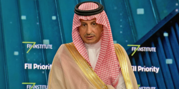 وزير السياحة: تراجع قطاع السياحة السعودي 6% خلال أول 5 أشهر من 2026