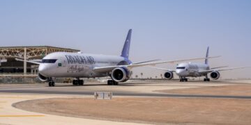 وصول أول طائرات بوينغ 787 دريملاينر إلى السعودية بعد تأخير عام