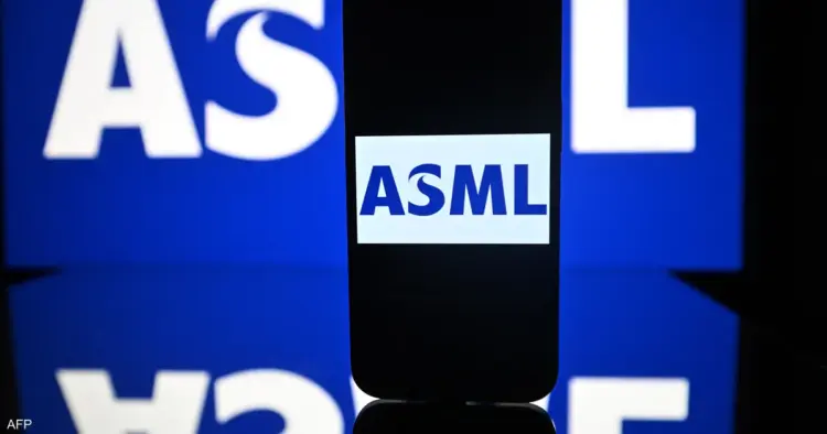 ASML الهولندية تحقق مبيعات 9.3 مليار يورو في الربع الثاني مع ارتفاع الأرباح ASML الهولندية تحقق مبيعات 9.3 مليار يورو في الربع الثاني مع ارتفاع الأرباح