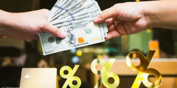 متى يكون الاقتراض خيارًا ماليًا منطقيًا وفق آراء خبراء الاقتصاد