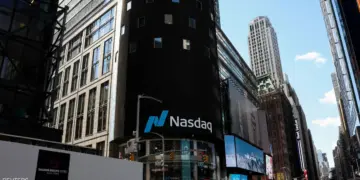 ناسداك 100 يدخل نطاق التصحيح بعد تثبيت الفيدرالي لأسعار الفائدة