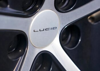Lucid Motors تنفي شائعات الإفلاس وتبلغ قيمة السوق 1.8 مليار دولار