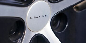 Lucid Motors تنفي شائعات الإفلاس وتبلغ قيمة السوق 1.8 مليار دولار